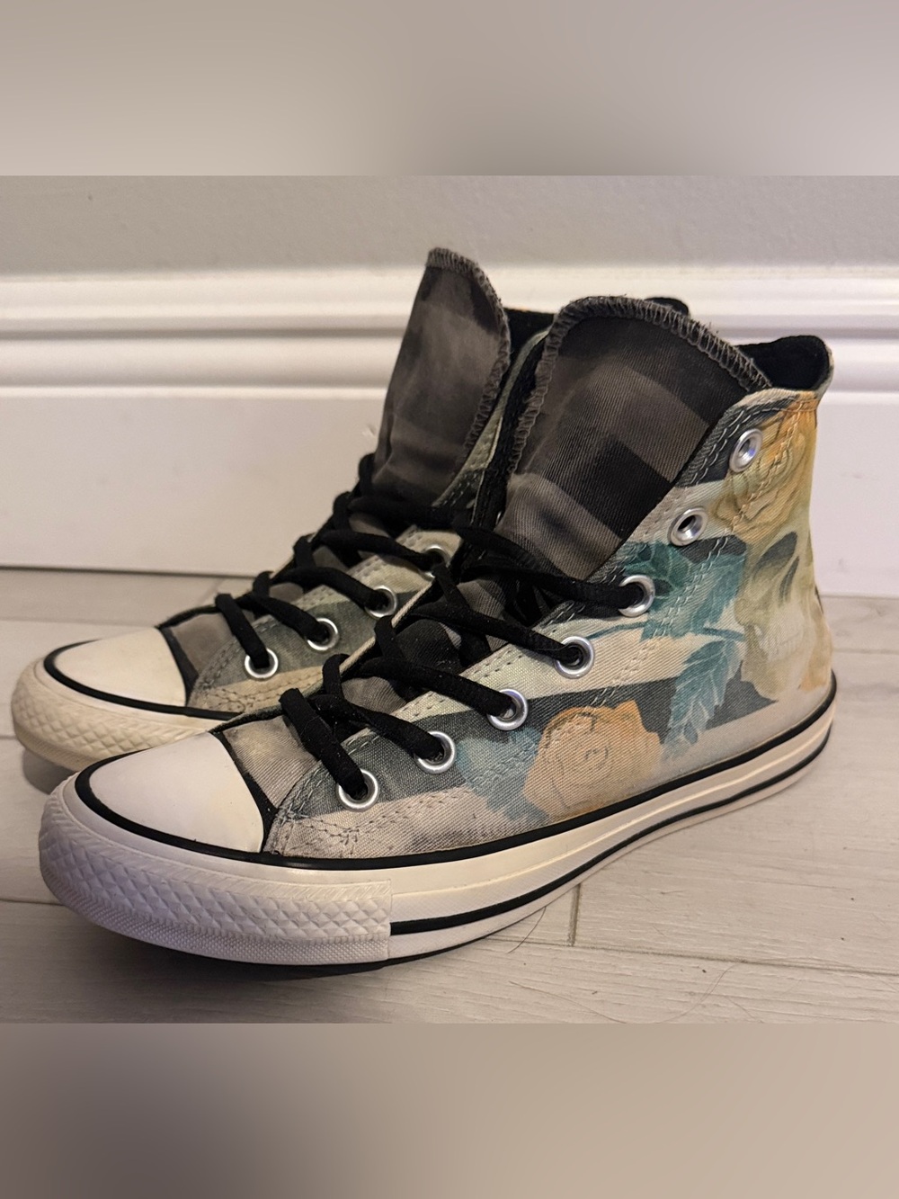 Converse Chuck Taylor All Star Skull & Rose Print High Top Sneakers Women’s US 7